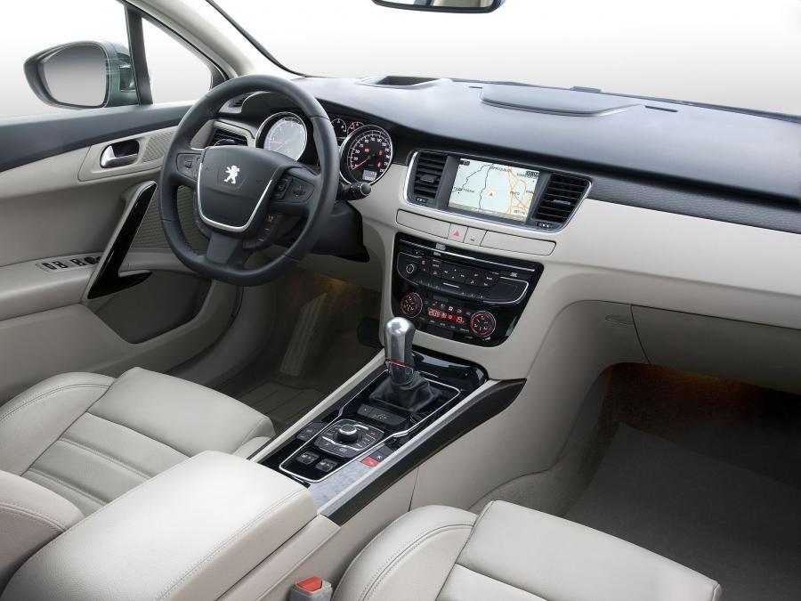  Peugeot 508 SW 2010 года  (фото 17 из 33)